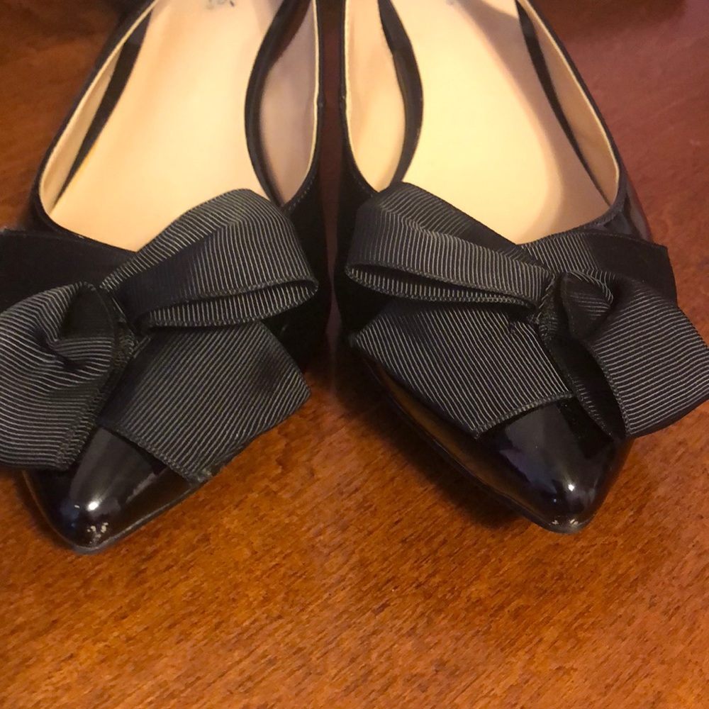 Shoes - size 8M